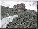 Arriving at the Tracuit refuge, 3270m