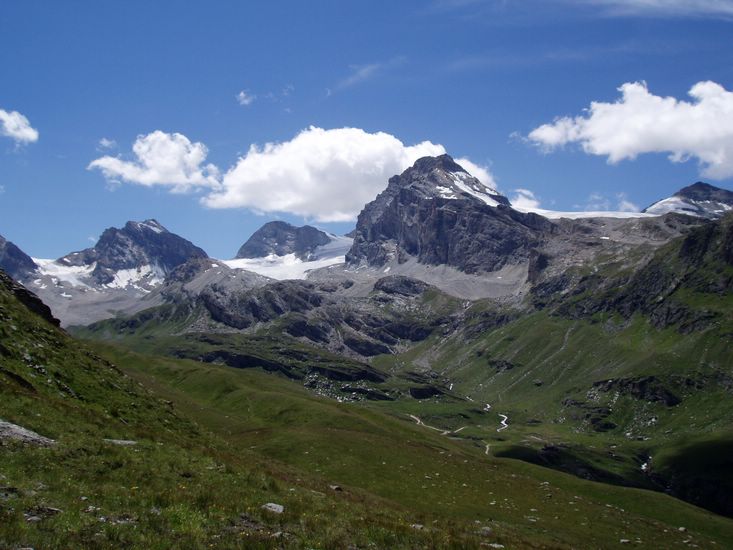 Arriving near the Benevolo hut